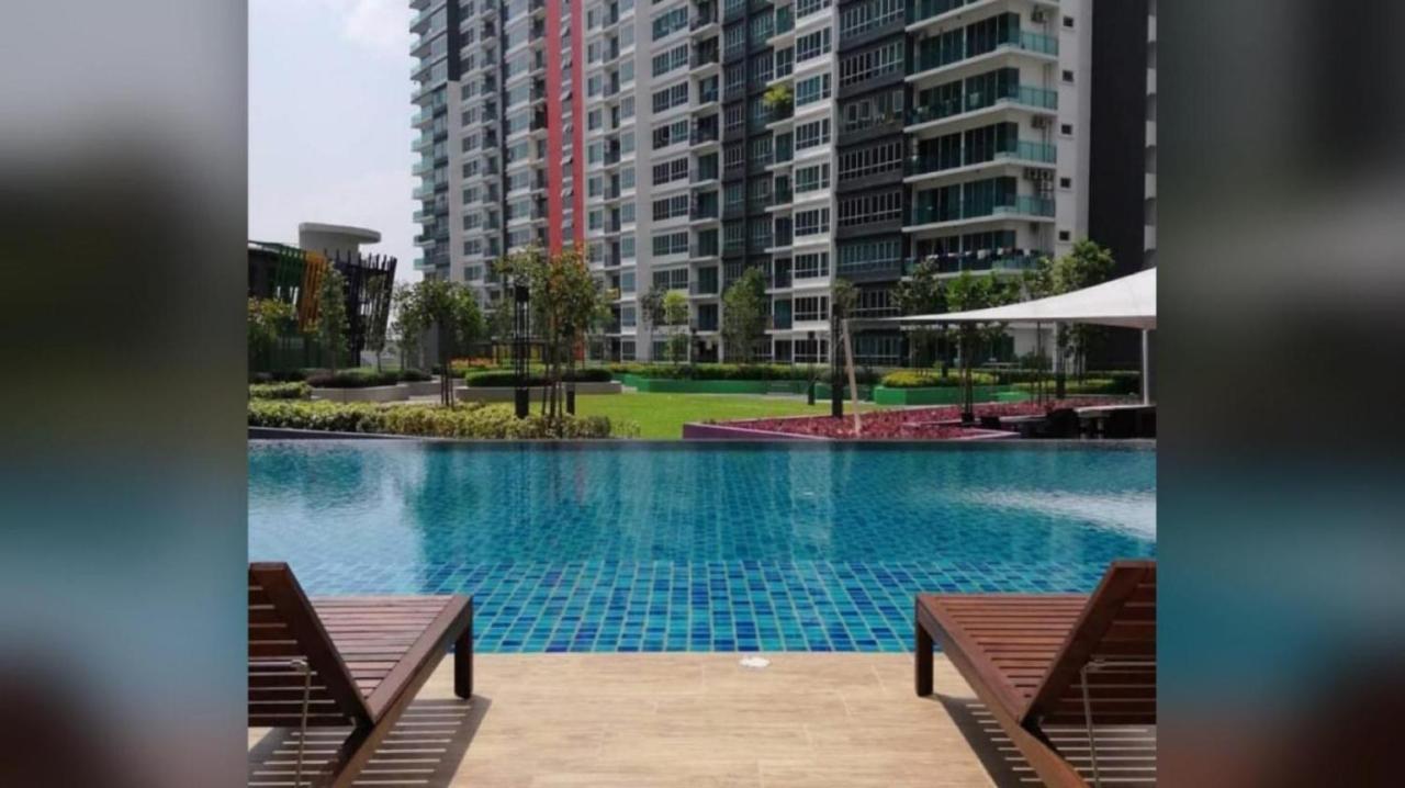 Rantissi Homestay The Zizz Damansara North Petaling Jaya Extérieur photo